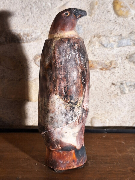 le faucon   terre sigill&eacute; (28 cm haut)                                        190 e