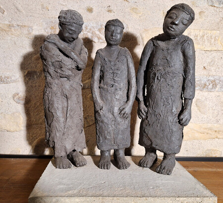 3 moines boudhistes  ( haut  38 cm)                                   400e