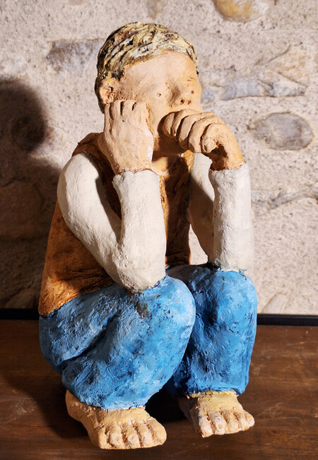 enfant &agrave; la sucette  terre patin&eacute; ( 30 cm haut)                  220 e