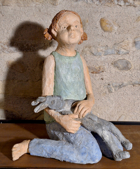 fillette au doudou ( 30 cm haut)                              220e
